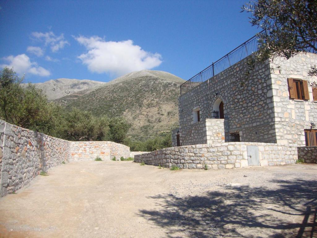 Kafiona Guesthouse Pyrgos Dirou Экстерьер фото